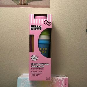 Hello Kitty 4 pack of Color-Changing Tumbler Set